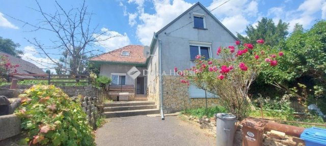 Eladó családi ház, Pécsett 31.9 M Ft, 4+1 szobás