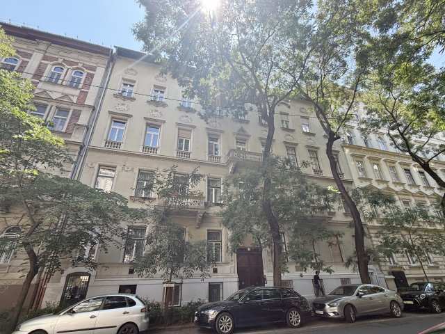 Eladó téglalakás, Budapesten, VI. kerületben, Benczúr utcában