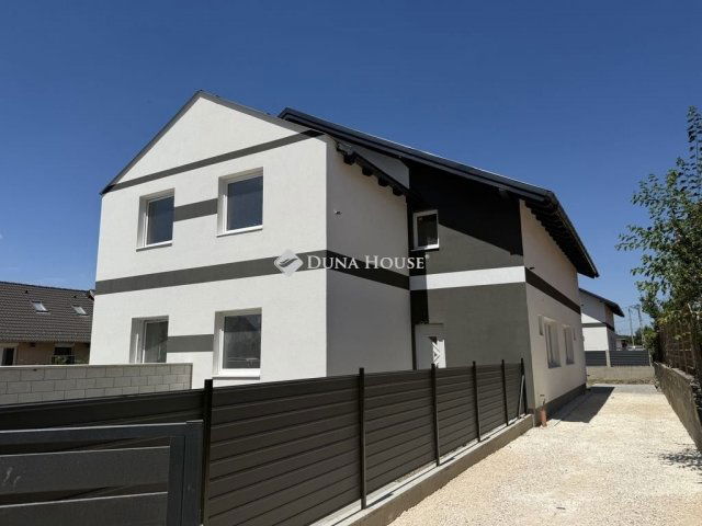 Eladó ikerház, Szigetszentmártonban 71.9 M Ft, 4 szobás