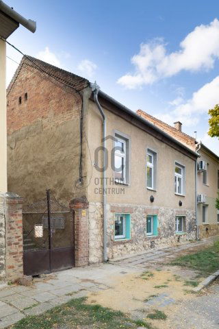 Eladó téglalakás, Pécsett 55 M Ft, 3 szobás