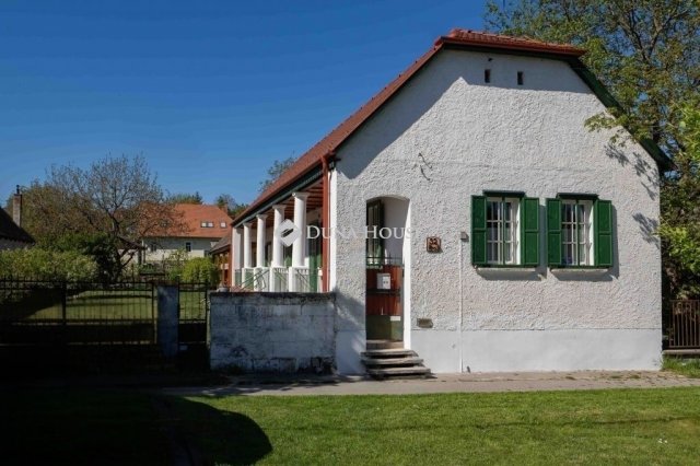 Eladó családi ház, Etyeken 149.9 M Ft, 5 szobás