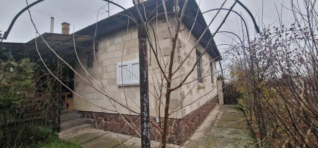 Eladó családi ház, Cegléden 69.9 M Ft, 3 szobás