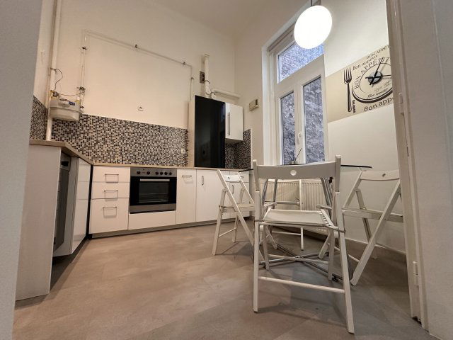 Kiadó téglalakás, albérlet, VI. kerületben, Jókai utcában