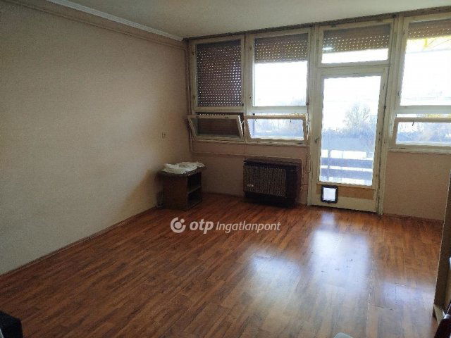 Eladó téglalakás, Pápán 26.6 M Ft, 1+1 szobás