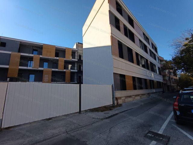 Eladó téglalakás, Szolnokon 92 M Ft, 4 szobás