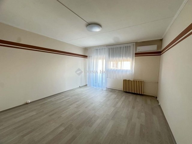 Eladó panellakás, Nagykőrösön 31.9 M Ft, 3 szobás