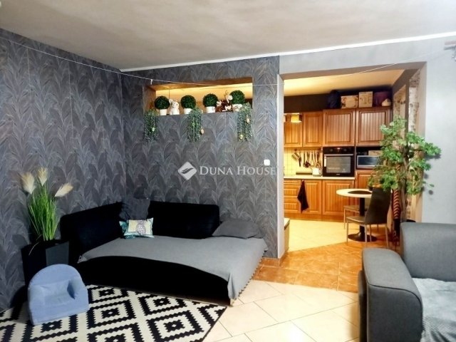 Eladó családi ház, Fóton 189.9 M Ft, 11 szobás