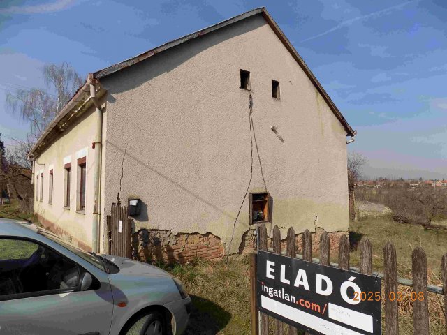 Eladó családi ház, Sásdon 10.91 M Ft, 1+1 szobás