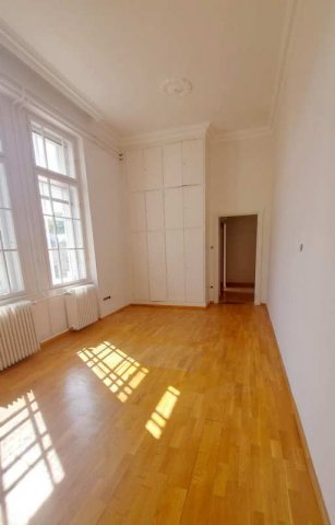 Kiadó iroda, Szegeden, Klauzál téren 350 E Ft / hó, 3 szobás