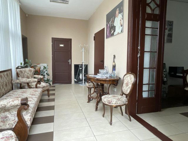 Eladó családi ház, Tatán 124.9 M Ft, 5 szobás