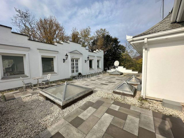 Eladó családi ház, Sződligeten 180 M Ft, 7 szobás