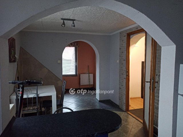 Eladó családi ház, Százhalombattán 105 M Ft, 5+1 szobás
