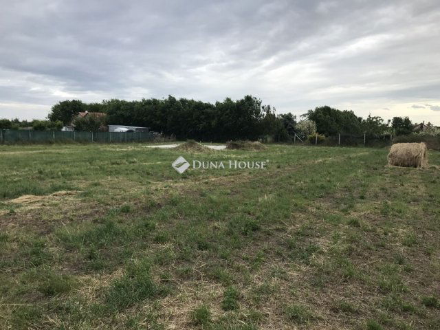 Eladó telek, Besnyőn 25 M Ft / költözzbe.hu