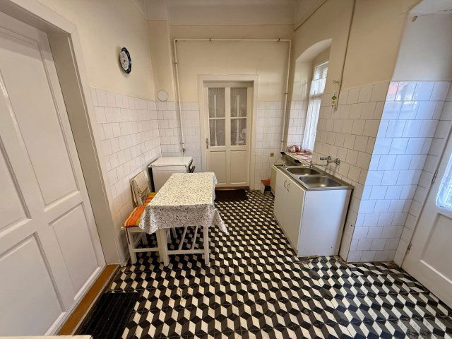 Eladó családi ház, Móron 59.9 M Ft, 2 szobás