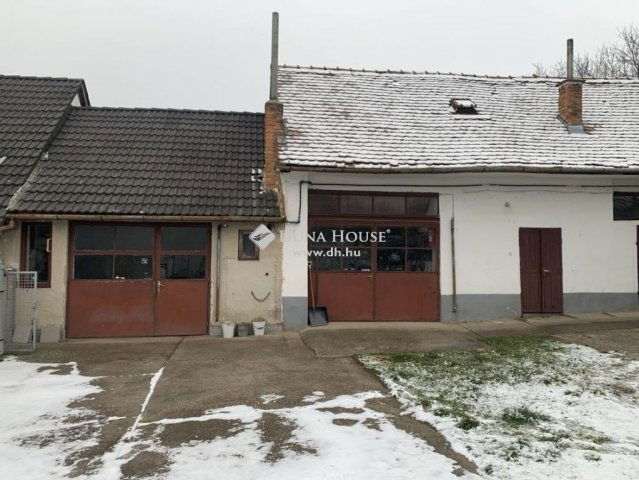 Eladó családi ház, Pécsett 95 M Ft, 5 szobás