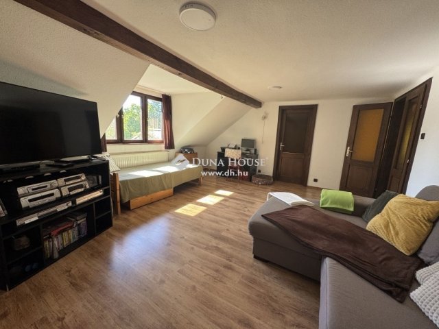 Eladó családi ház, Szentendrén 250 M Ft, 9 szobás