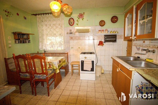 Eladó családi ház, Újkígyóson 9.99 M Ft, 1 szobás