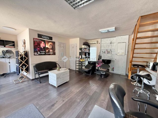 Eladó üzlethelyiség, Pakson 42 M Ft, 2 szobás