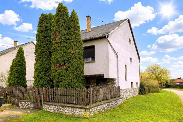 Eladó családi ház, Szikszón 39.85 M Ft, 3 szobás