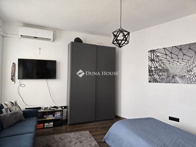 Eladó téglalakás, Pécsett 84.9 M Ft, 3 szobás