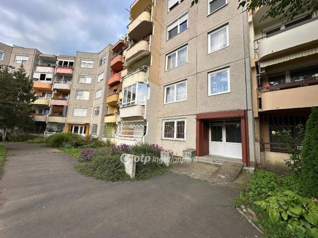 Eladó panellakás, Nyíregyházán 42.99 M Ft, 2 szobás