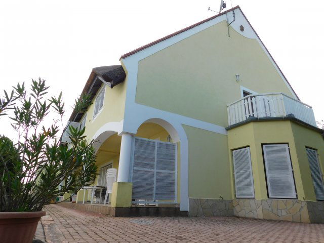 Eladó családi ház, Révfülöpön 320 M Ft, 12 szobás