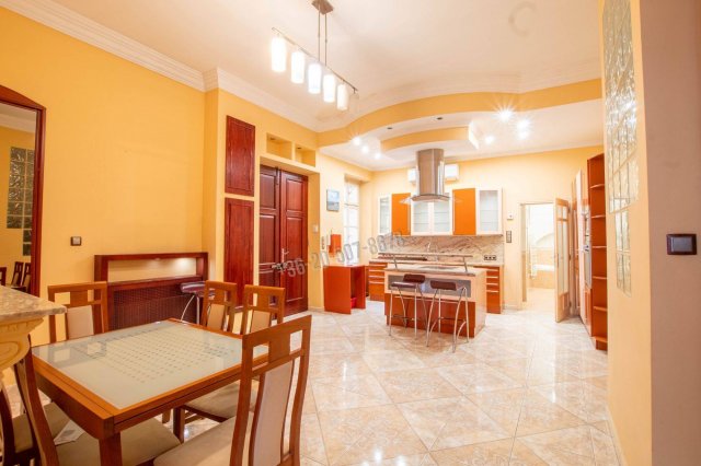 Eladó téglalakás, Budapesten, VI. kerületben 110 M Ft, 3 szobás