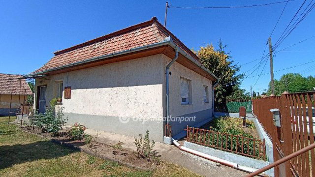 Eladó családi ház, Jászfényszarun 29.9 M Ft, 2 szobás