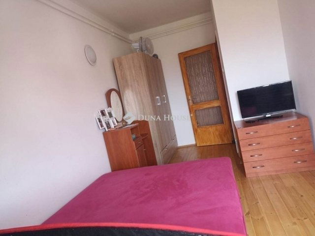 Eladó téglalakás, Szegeden 75.9 M Ft, 5 szobás