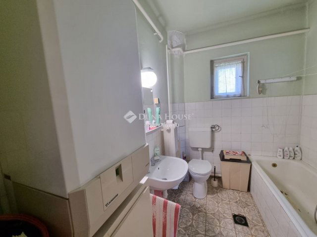 Eladó családi ház, Velencén 84 M Ft, 5 szobás