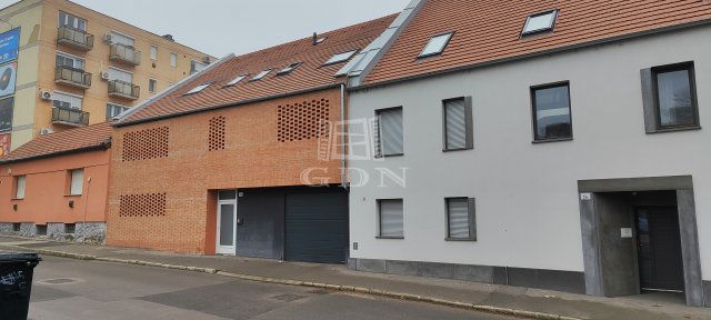 Eladó téglalakás, Pécsett 52.9 M Ft, 2 szobás