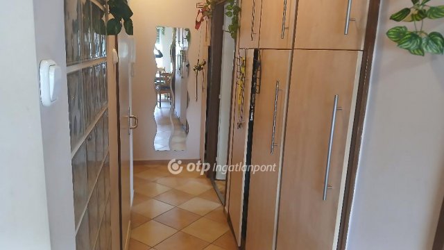 Eladó téglalakás, Zalaszentgróton 42 M Ft, 2 szobás