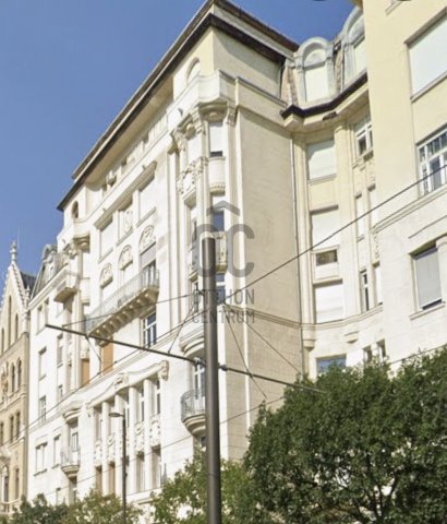 Eladó téglalakás, Budapesten, V. kerületben, Kossuth Lajos téren