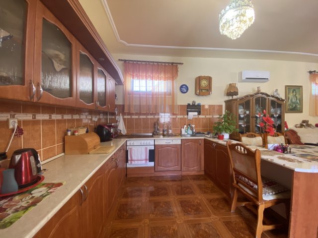 Eladó családi ház, Pécsett 84.9 M Ft, 4 szobás