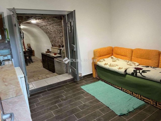 Eladó nyaraló, Kesztölcön, Klastrom utcában 8.9 M Ft, 1 szobás