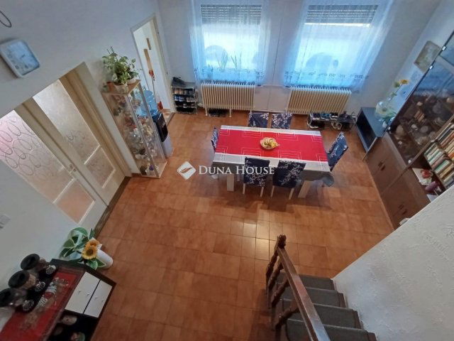 Eladó családi ház, Mohácson 54.9 M Ft, 5 szobás