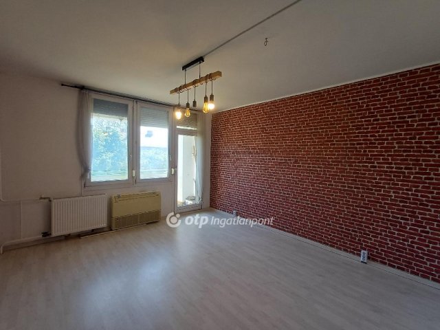 Eladó panellakás, Szigetszentmiklóson 59.5 M Ft, 2+1 szobás