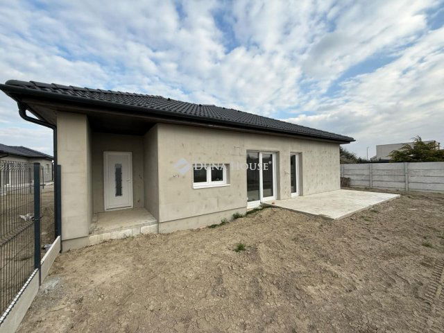 Eladó családi ház, Mosonmagyaróváron 77.9 M Ft, 4 szobás