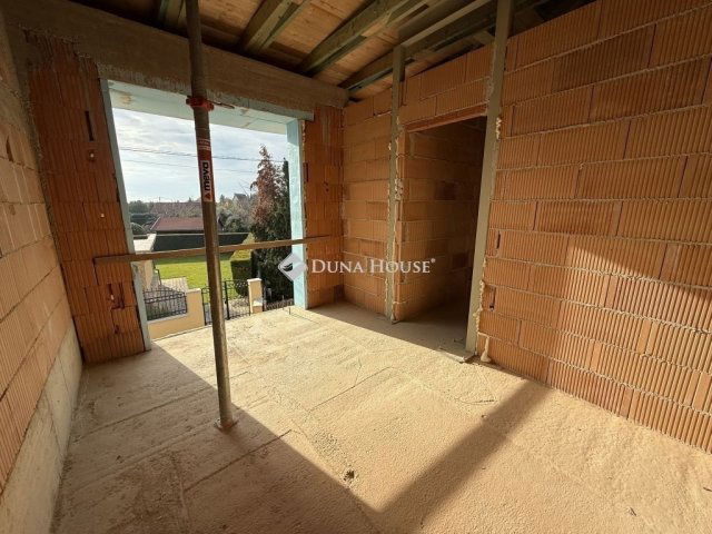 Eladó ikerház, Pécsett 169.9 M Ft, 4 szobás