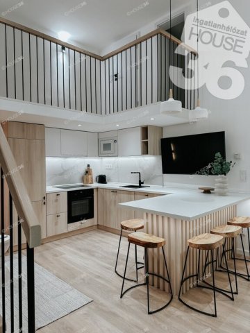 Eladó téglalakás, Budapesten, VI. kerületben 89.9 M Ft, 4 szobás