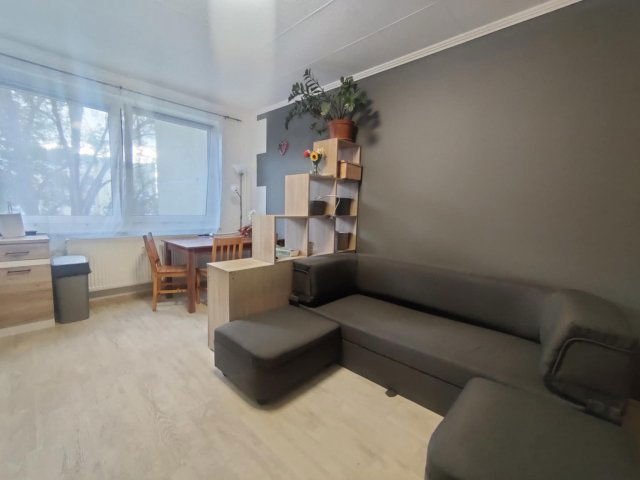 Eladó panellakás, Esztergomban 39.99 M Ft, 2 szobás