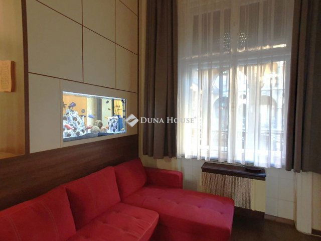 Eladó téglalakás, Budapesten, VII. kerületben, Damjanich utcában