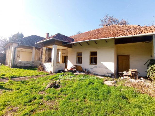 Eladó családi ház, Békéscsabán 13.5 M Ft, 2 szobás