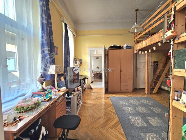 Eladó téglalakás, Budapesten, VI. kerületben, Révay utcában