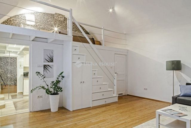 Eladó téglalakás, Budapesten, VII. kerületben 71.9 M Ft