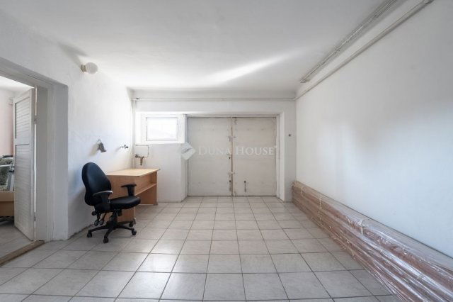 Eladó családi ház, Vértessomlón 149.9 M Ft, 7 szobás