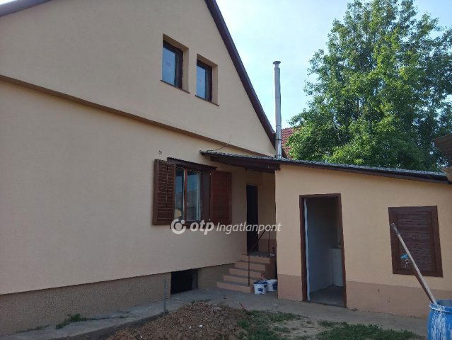 Eladó családi ház, Dombóváron 31.5 M Ft, 5 szobás