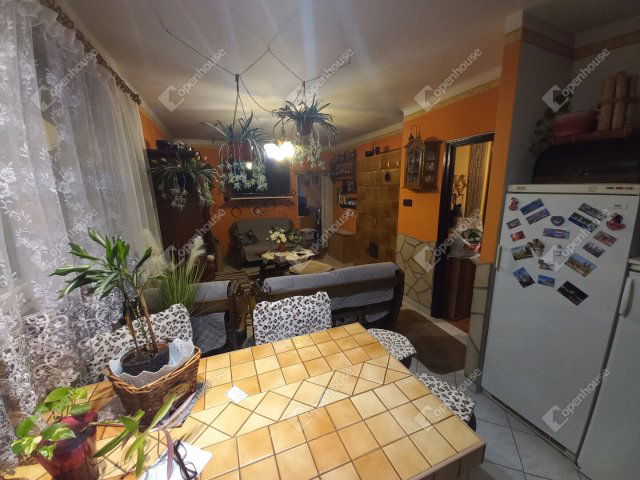 Eladó téglalakás, Sásdon 18 M Ft, 2 szobás