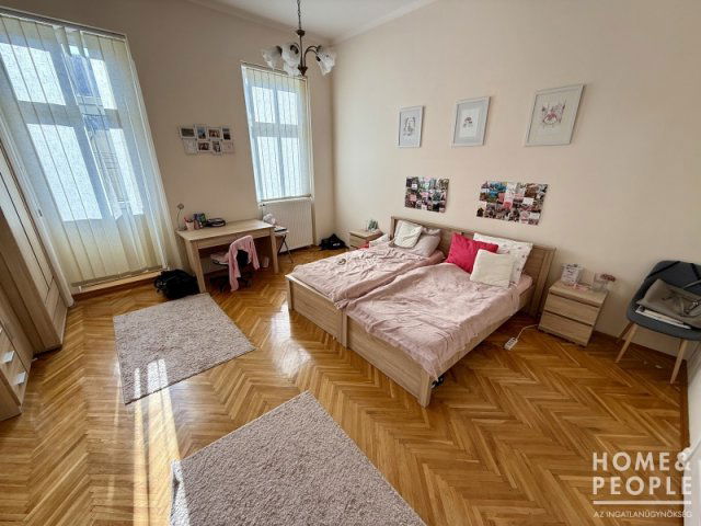 Eladó téglalakás, Szegeden 104 M Ft, 2+1 szobás