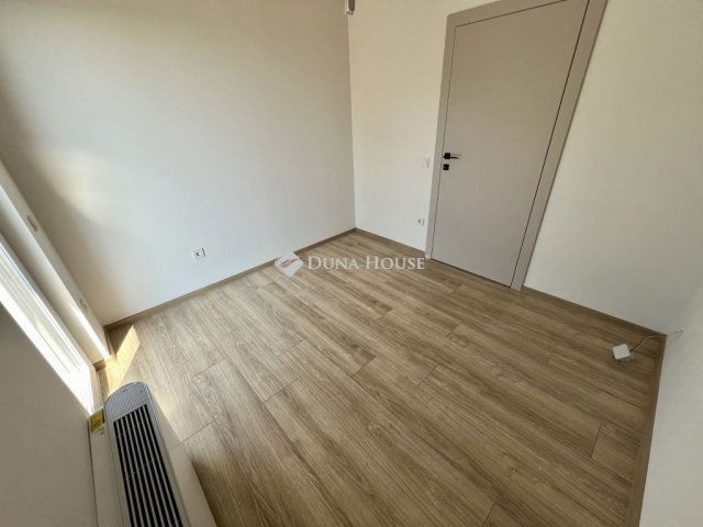 Eladó családi ház, Pécsett 139 M Ft, 4 szobás